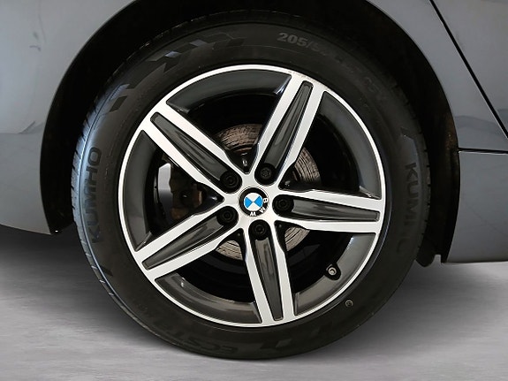 BMW 218d 11 of 12