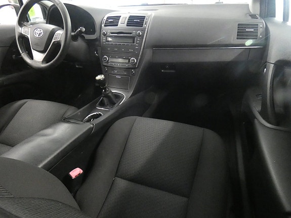 Toyota Avensis 13 of 16