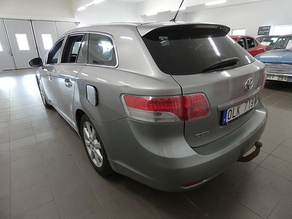 Toyota Avensis 4 of 16