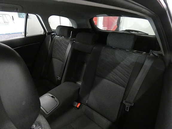 Toyota Avensis 14 of 16
