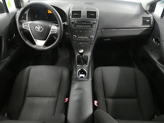 Toyota Avensis 12 of 16