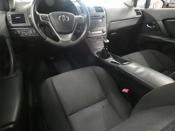 Toyota Avensis 7 of 16