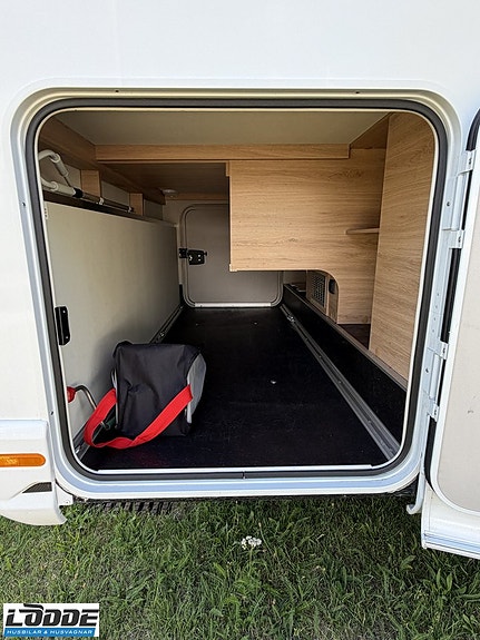 Knaus L!VE TI PLATINUM SELECTION 650 MEG (ALDE+Låga bäddar+Solcell+AC) 4 of 13