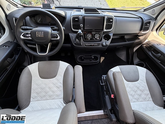Knaus L!VE TI PLATINUM SELECTION 650 MEG (ALDE+Låga bäddar+Solcell+AC) 5 of 13