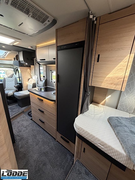 Knaus L!VE TI PLATINUM SELECTION 650 MEG (ALDE+Låga bäddar+Solcell+AC) 11 of 13