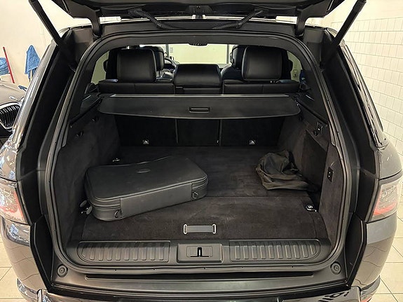 Land Rover Range Rover Sport 9 of 13