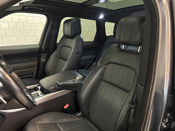 Land Rover Range Rover Sport 8 of 13