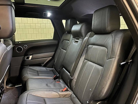 Land Rover Range Rover Sport 10 of 13