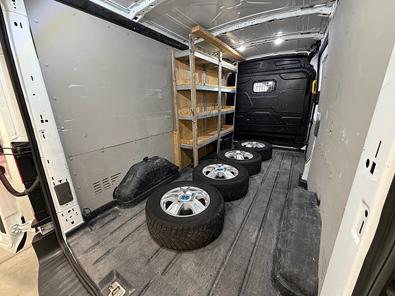 Ford Transit 9 of 25