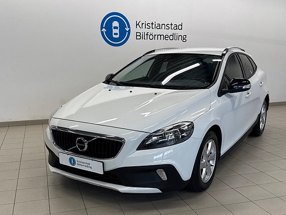 Volvo V40 Cross Country 2 of 10