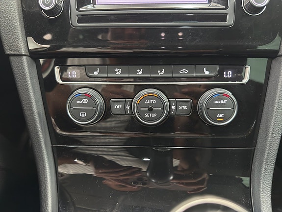 Volkswagen Golf VII 15 of 17