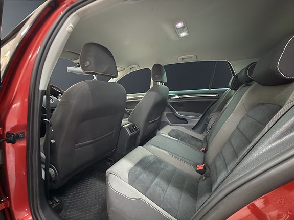 Volkswagen Golf VII 10 of 17