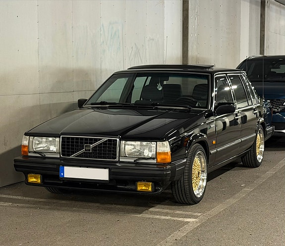 Volvo 740 2 of 7