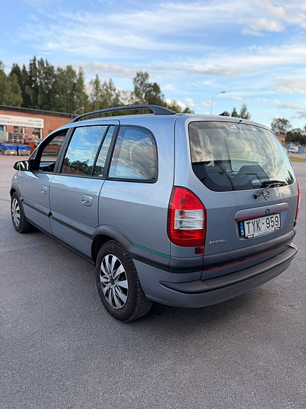 Opel Zafira 4 of 6