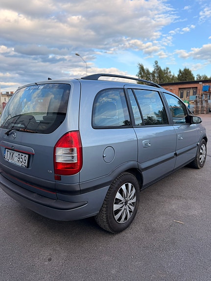 Opel Zafira 3 of 6