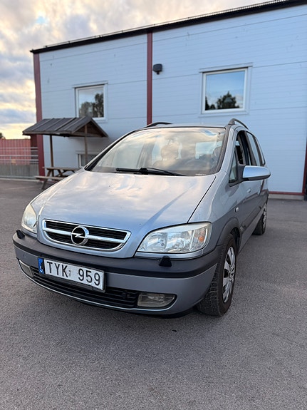 Opel Zafira 2 of 6