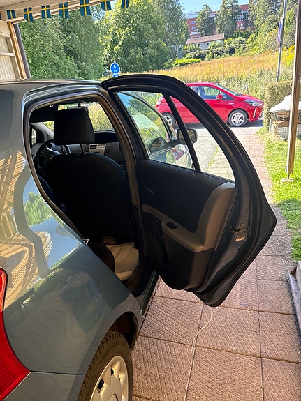 Toyota Yaris 6 of 6