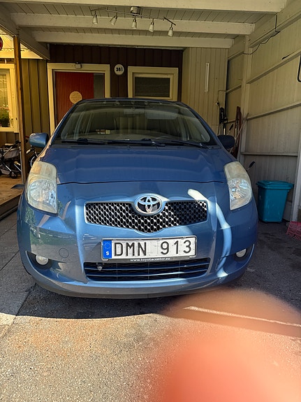 Toyota Yaris 3 of 6