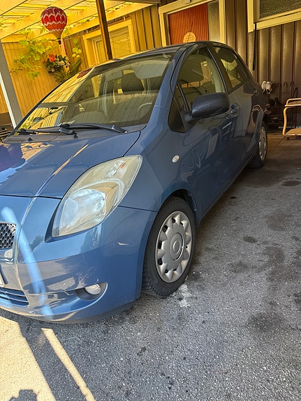 Toyota Yaris 4 of 6