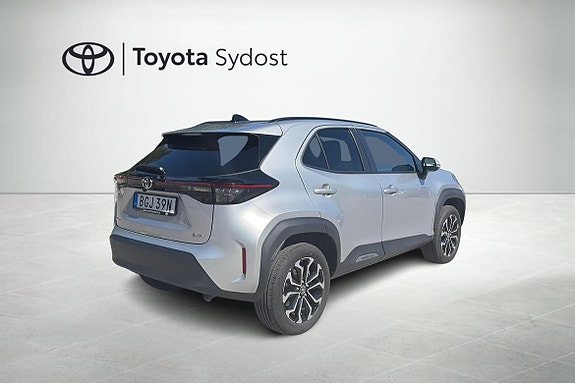 Toyota Yaris Cross 2 of 13