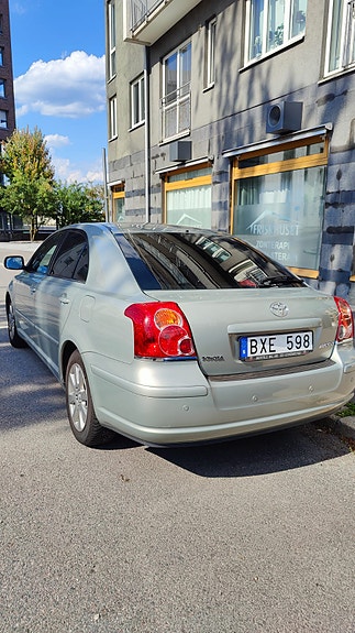 Toyota Avensis 4 of 9