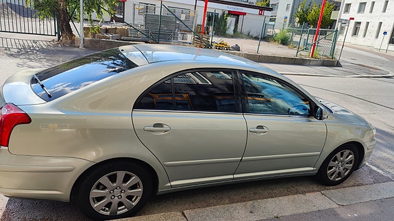 Toyota Avensis 3 of 9