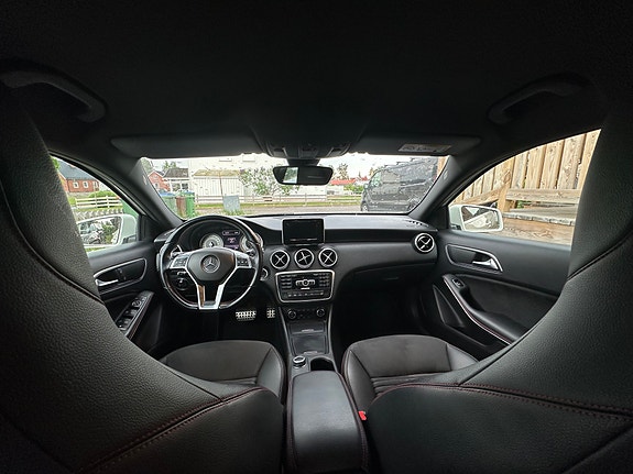 Mercedes-Benz A220 3 of 4