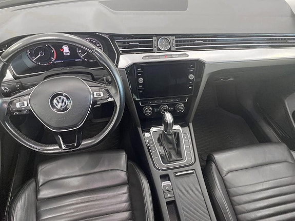 Volkswagen Passat Alltrack 8 of 13