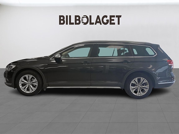 Volkswagen Passat Alltrack 2 of 13