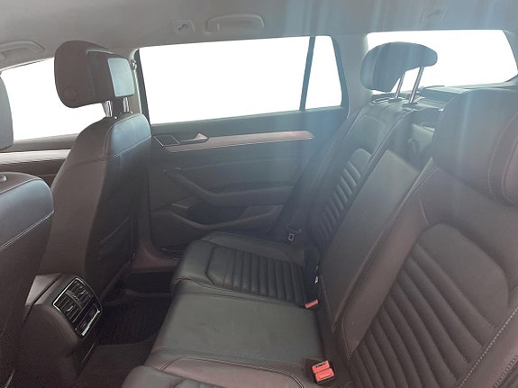 Volkswagen Passat Alltrack 7 of 13