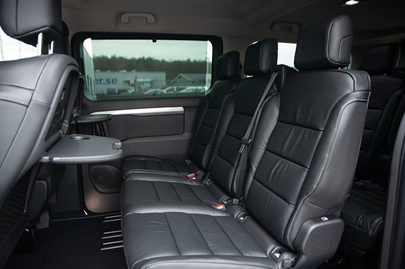Peugeot Traveller 14 of 16