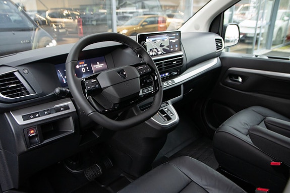 Peugeot Traveller 8 of 16