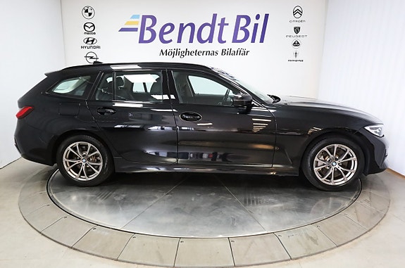 BMW 330e 16 of 24