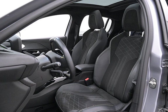 Peugeot e-208 10 of 27