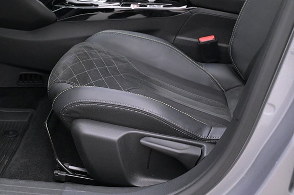Peugeot e-208 12 of 27