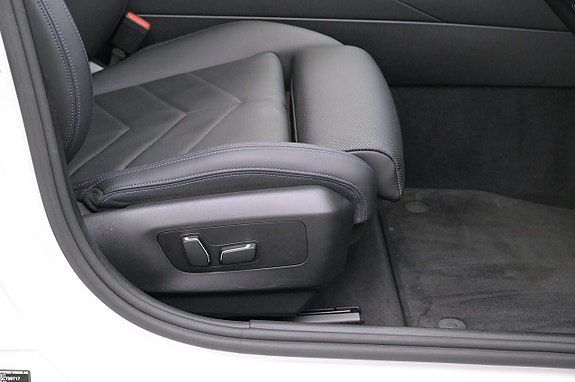 BMW i5 12 of 27