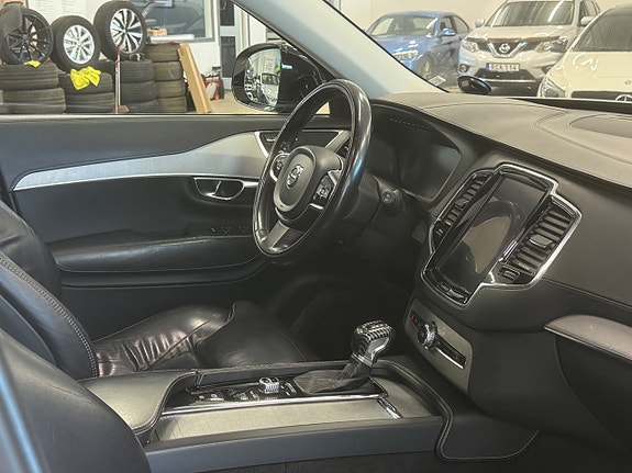 Volvo XC90 5 of 18
