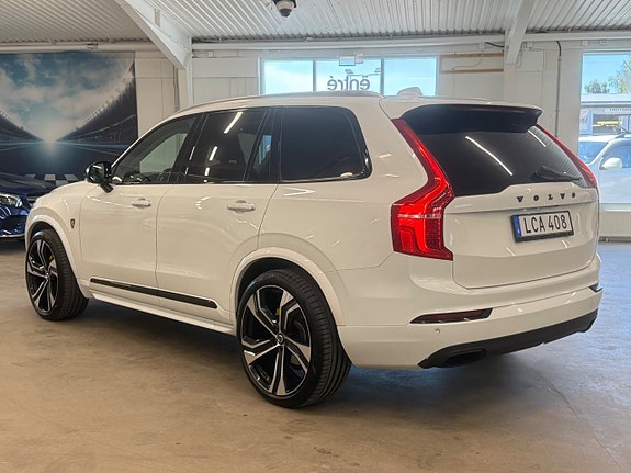 Volvo XC90 2 of 18