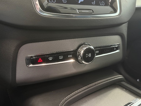Volvo XC90 10 of 18