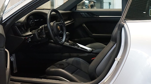 Porsche 911 Carrera T 6 of 9