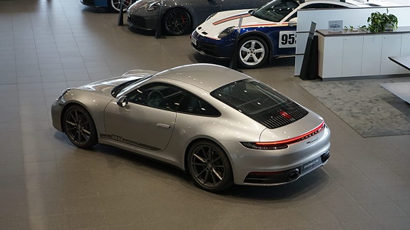 Porsche 911 Carrera T 3 of 9