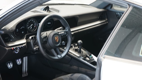 Porsche 911 Carrera T 5 of 9