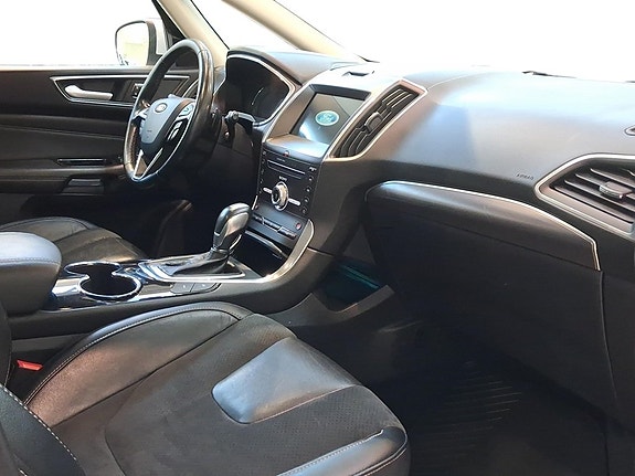Ford S-MAX 12 of 16