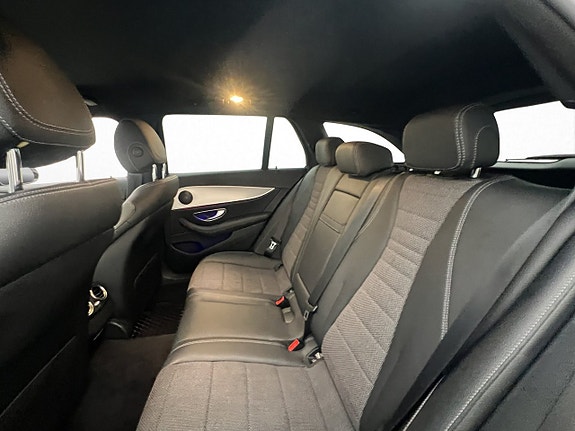 Mercedes-Benz E220 30 of 30