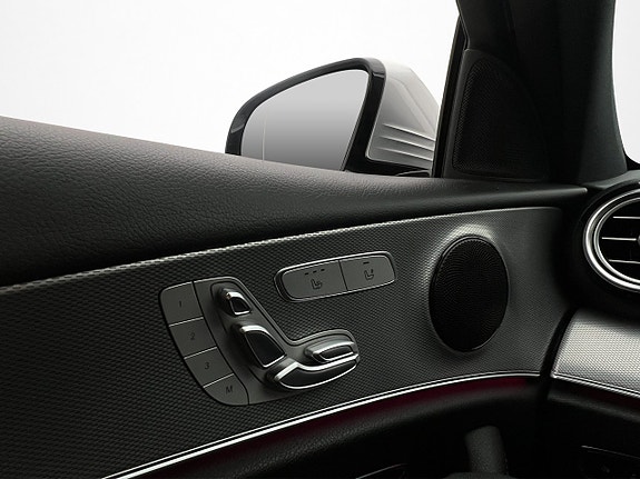 Mercedes-Benz E220 13 of 30