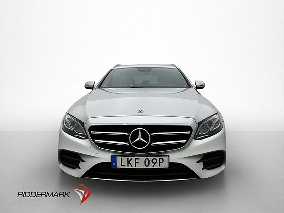 Mercedes-Benz E220 2 of 30