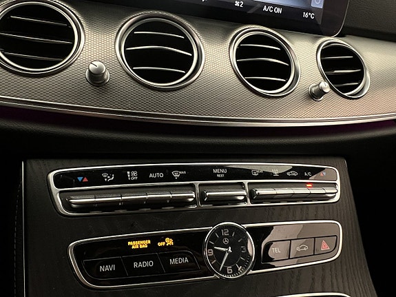 Mercedes-Benz E220 27 of 30