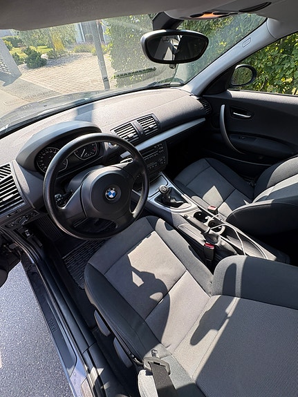 BMW 120i 7 of 9