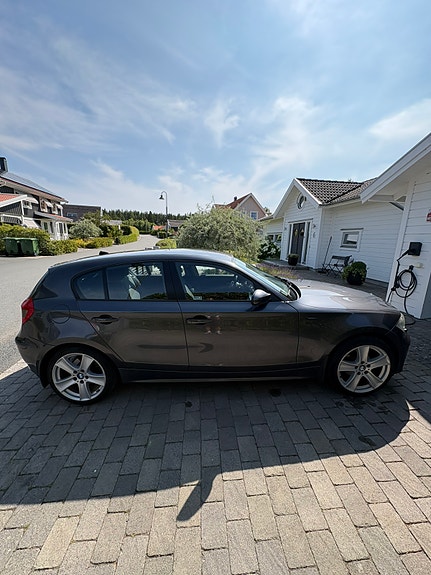 BMW 120i 2 of 9