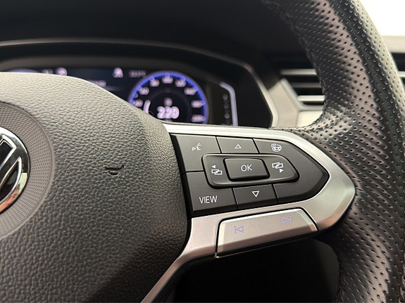 Volkswagen Passat 27 of 30